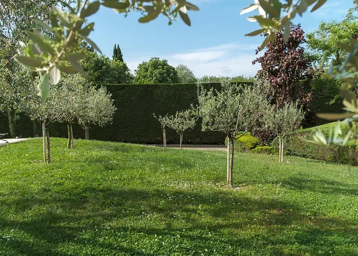 Villa Carini With 3000 Mq Garden & Heated Pool
