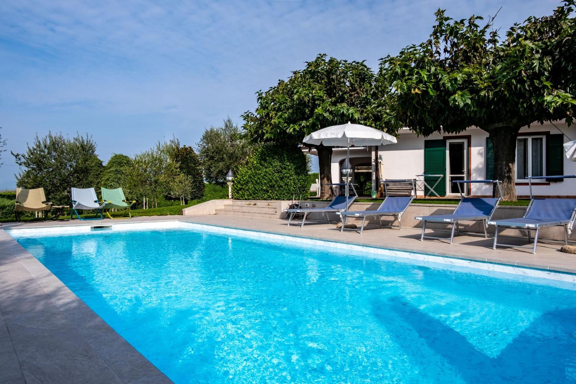 Carini With 3000 Mq Garden & Heated Pool Castelnuovo del Garda