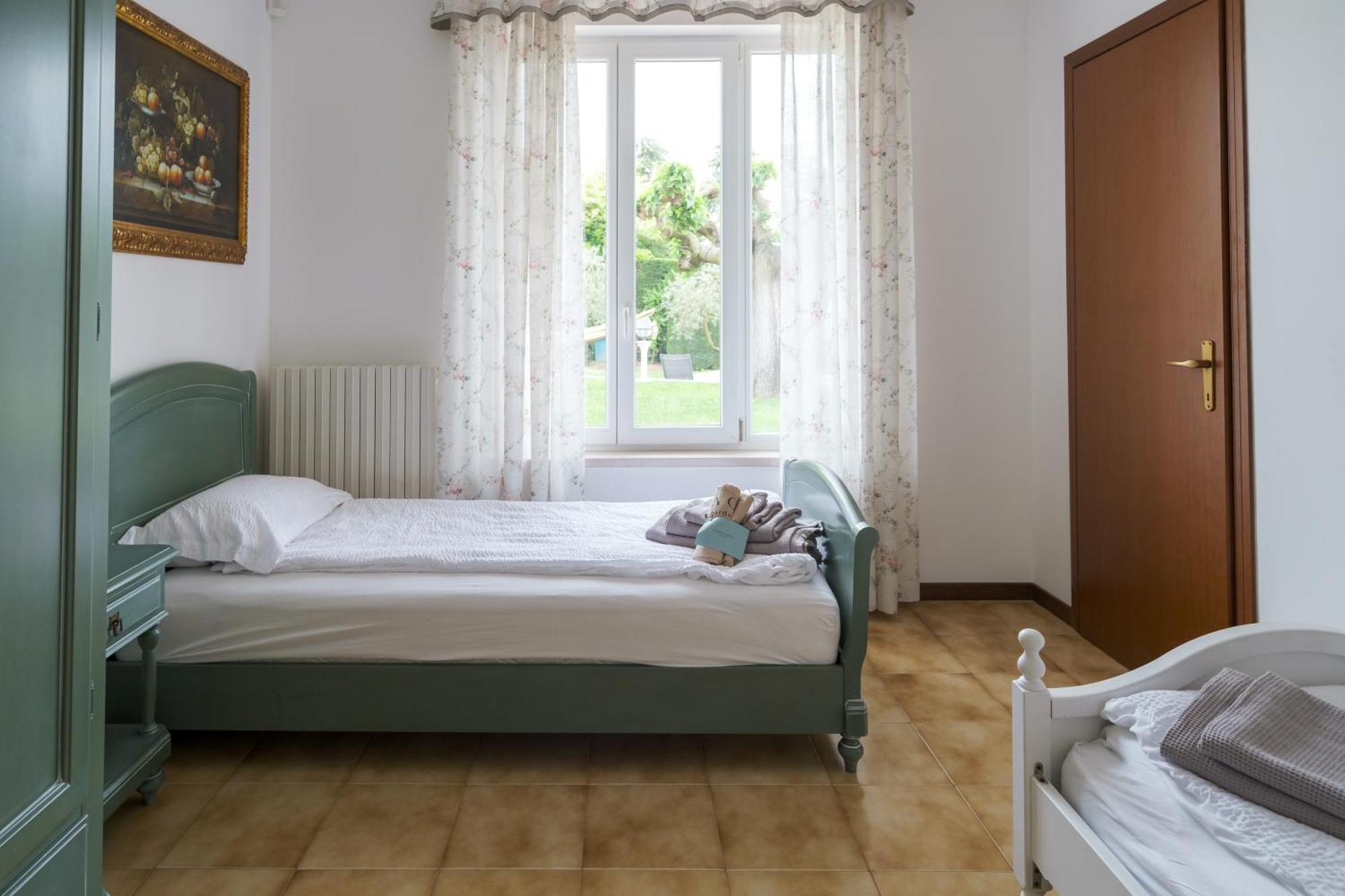 Carini With 3000 Mq Garden & Heated Pool Castelnuovo del Garda