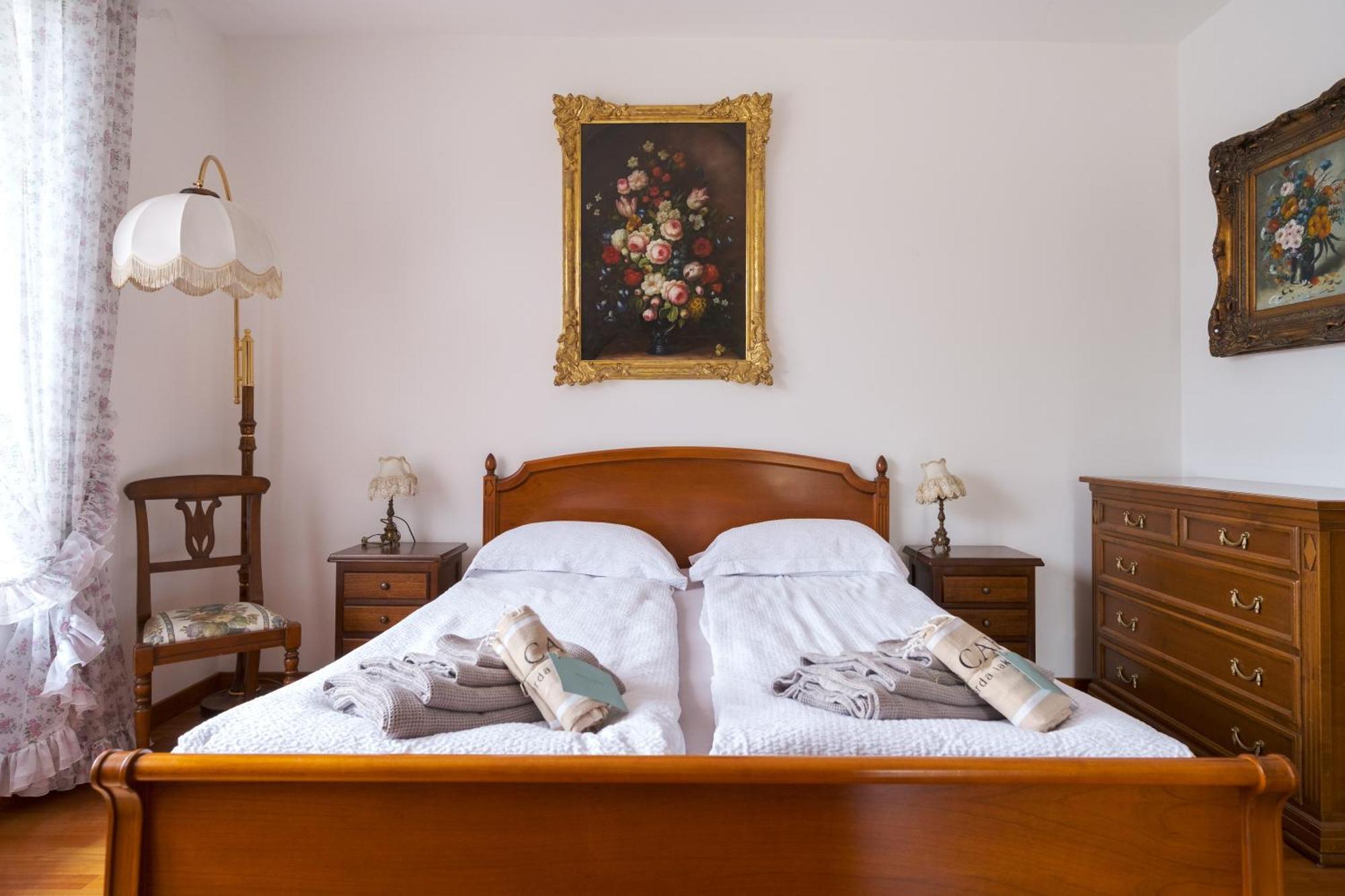 Carini With 3000 Mq Garden & Heated Pool