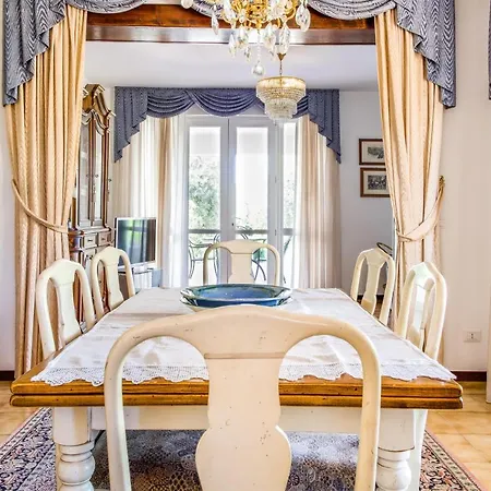 Villa Carini With 3000 Mq Garden & Heated Pool Castelnuovo del Garda Exterior photo