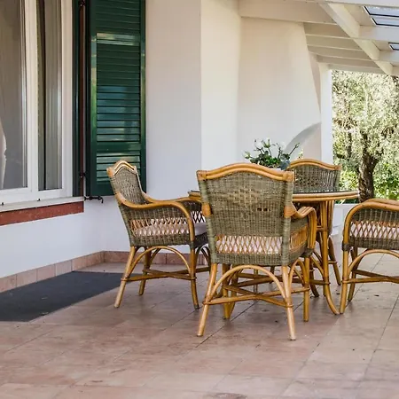 Villa Carini With 3000 Mq Garden & Heated Pool Castelnuovo del Garda Exterior photo