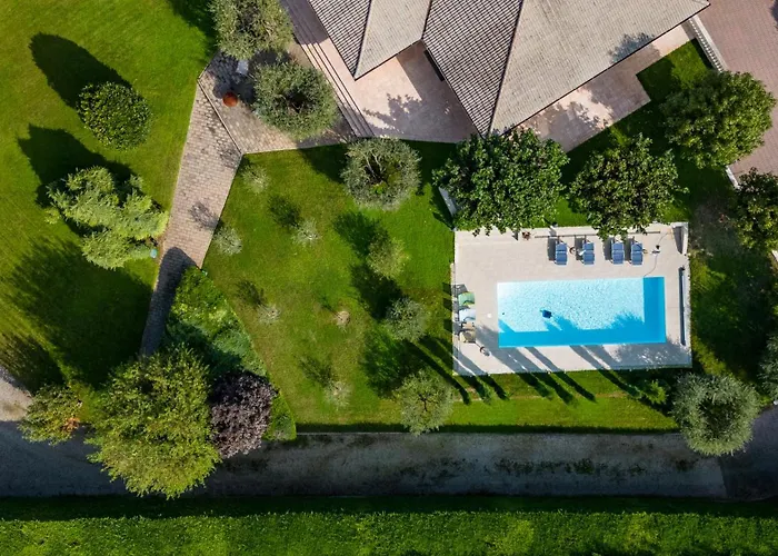 Villa Carini With 3000 Mq Garden & Heated Pool