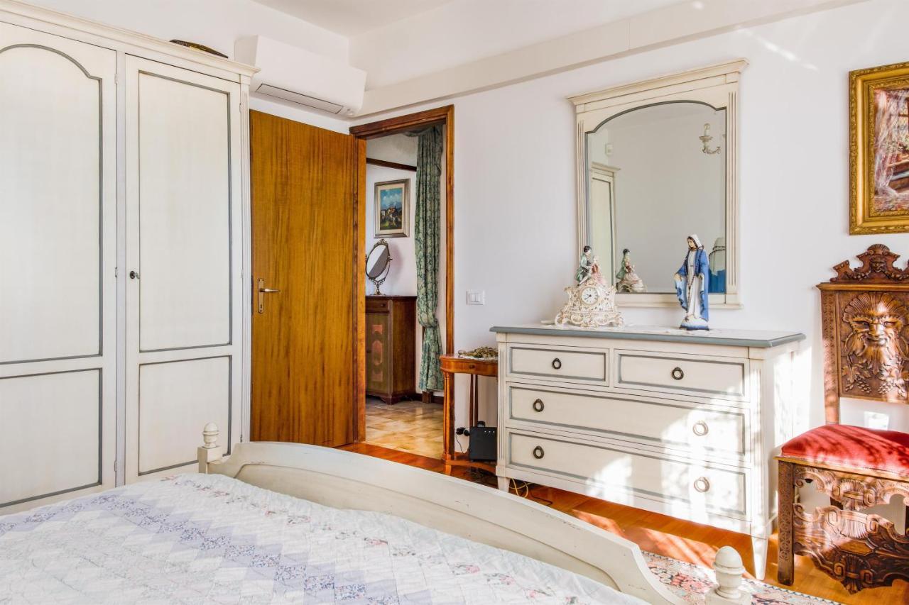 Hébergement de vacances Carini With 3000 Mq Garden & Heated Pool *