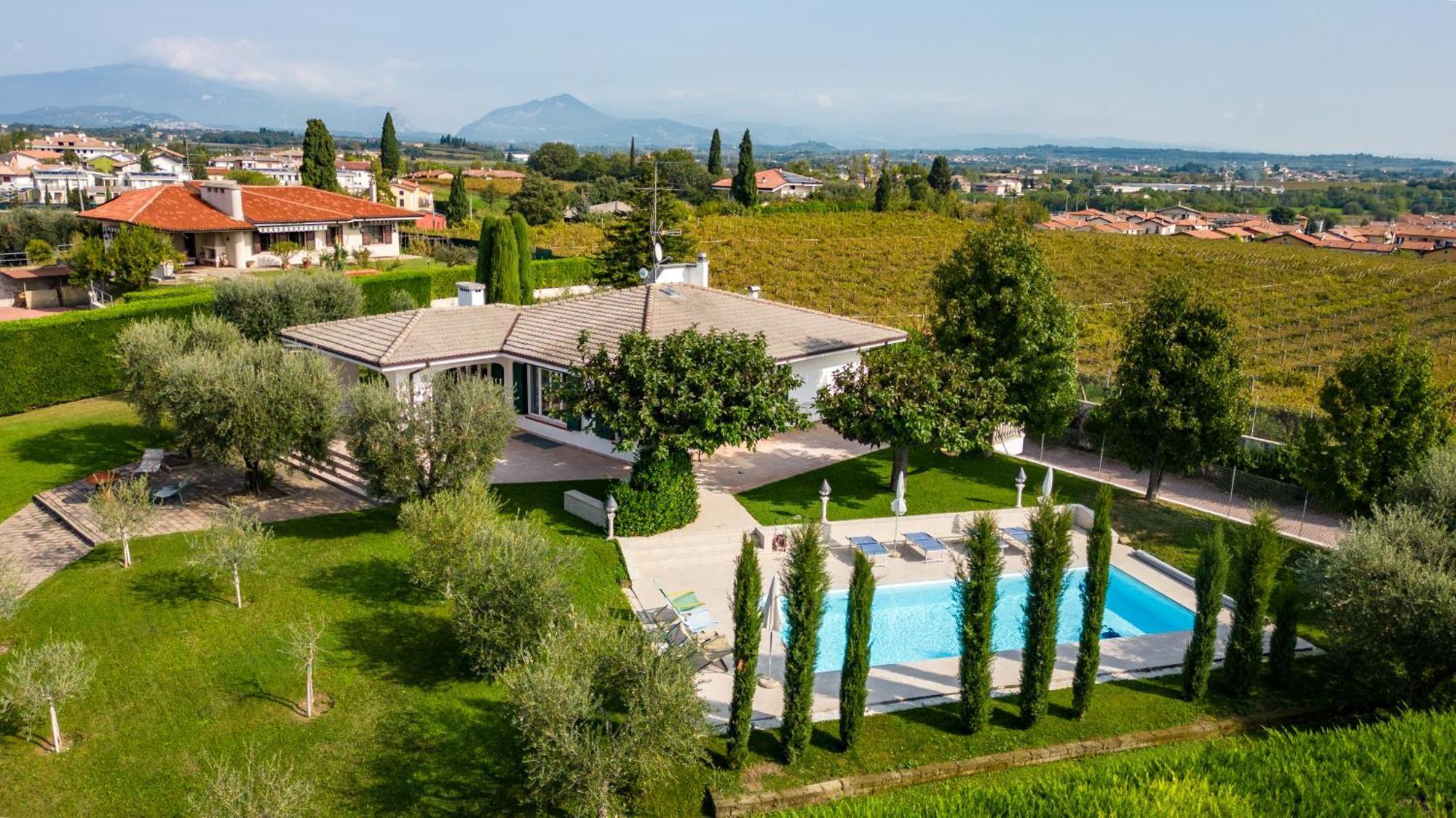 Carini With 3000 Mq Garden & Heated Pool *